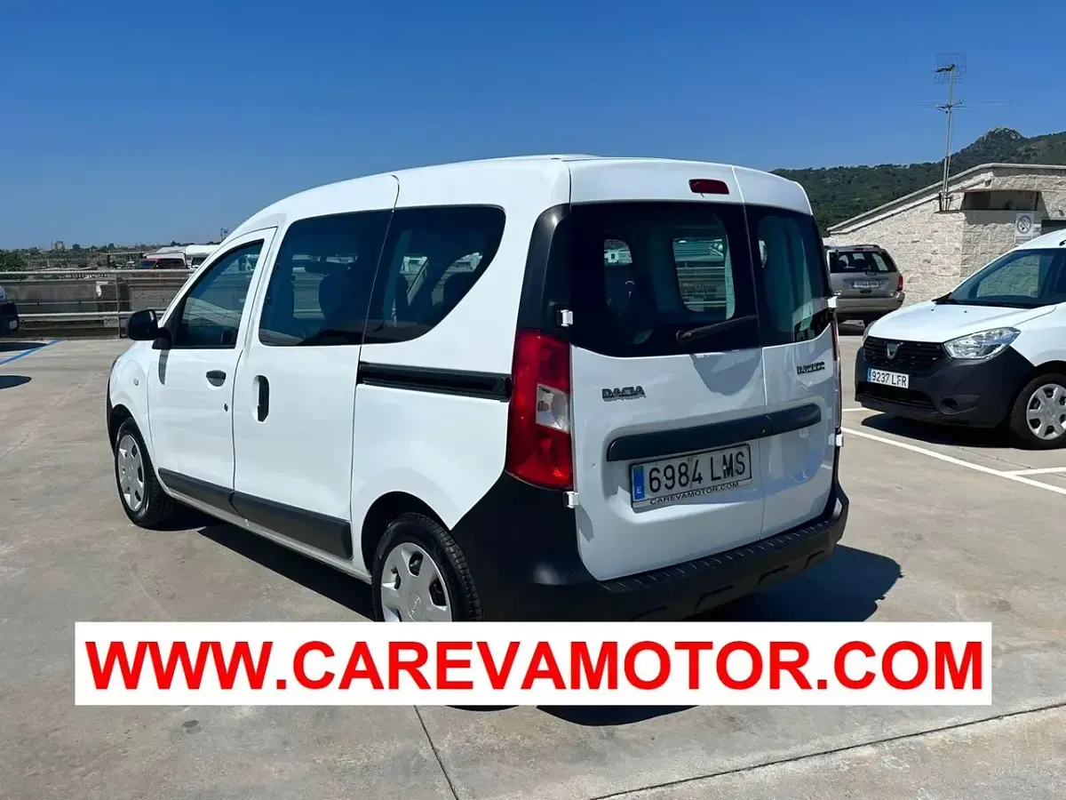 Usado Dacia Dokker Essentiel 110 CV (80 kW) 2021 Blanco Monovolumen
