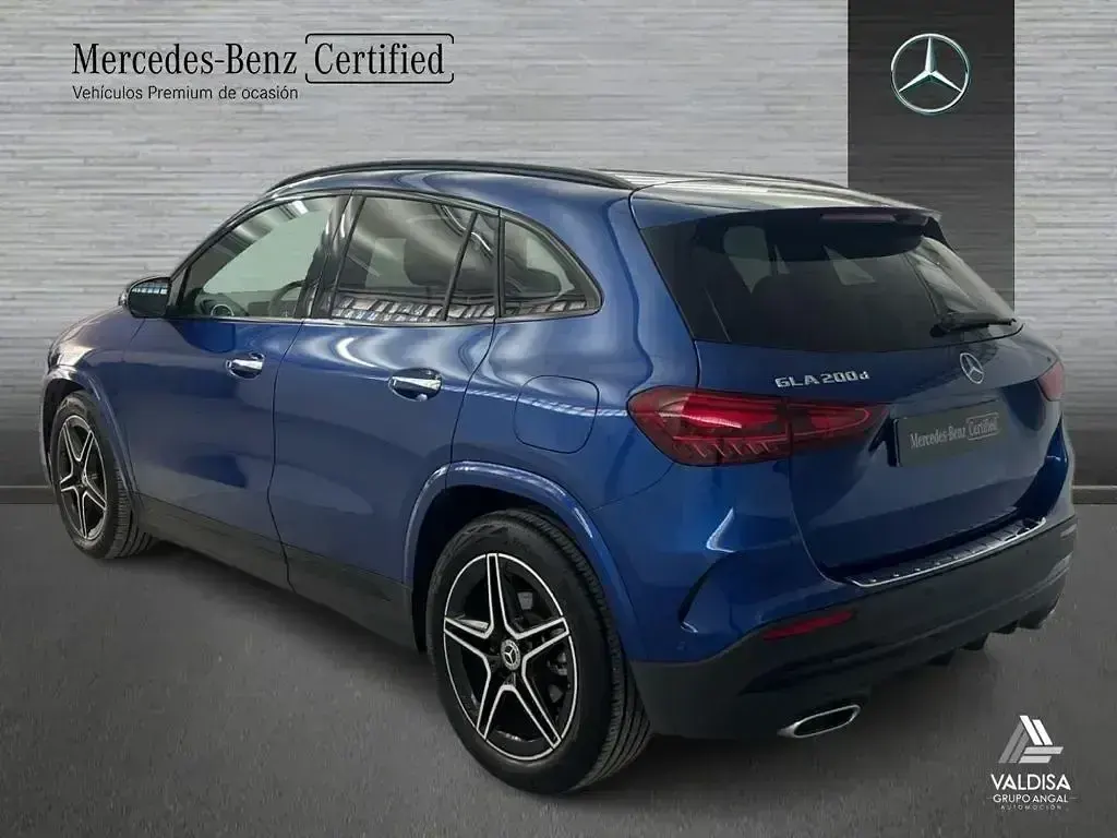 Usado Mercedes GLA200 AMG line 150 CV (110 kW) 2025 Azul espectra SUV