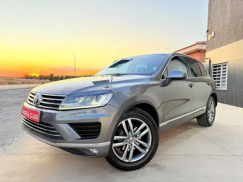 Usado VW Touareg 262 CV (192 kW) 2015 Gris / plata SUV