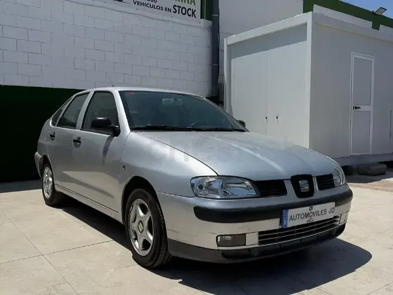 Usado Seat Cordoba Stella 75 CV (55 kW) 2002 Gris / plata Familiar