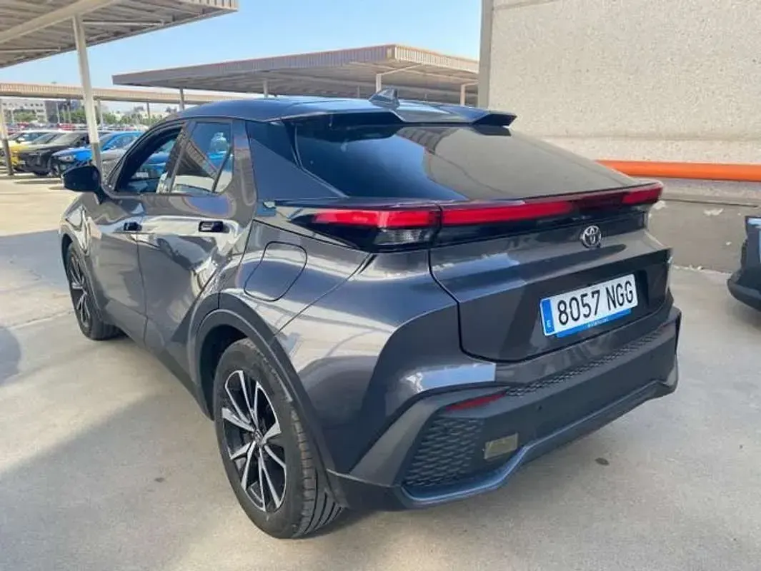 Usado Toyota C-HR Advance 140 CV (102 kW) 2025 Gris SUV