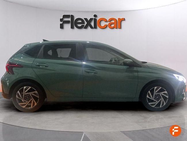 Usado Hyundai i20 100 CV (73 kW) 2024 Verde Utilitario
