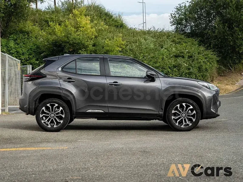 Usado Toyota Yaris Cross Active 116 CV (85 kW) 2022 Gris / plata SUV
