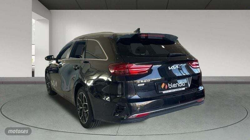 Usado Kia Ceed Sportswagon Style 120 CV (88 kW) 2024 Negro Familiar