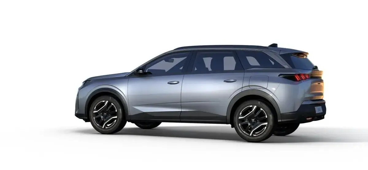 Usado Peugeot 5008 Allure 194 CV (142 kW) 2024 Gris claro Monovolumen
