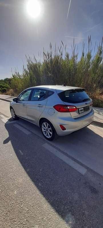 Usado Ford Fiesta Trend 75 CV (55 kW) 2021 Plateado Utilitario