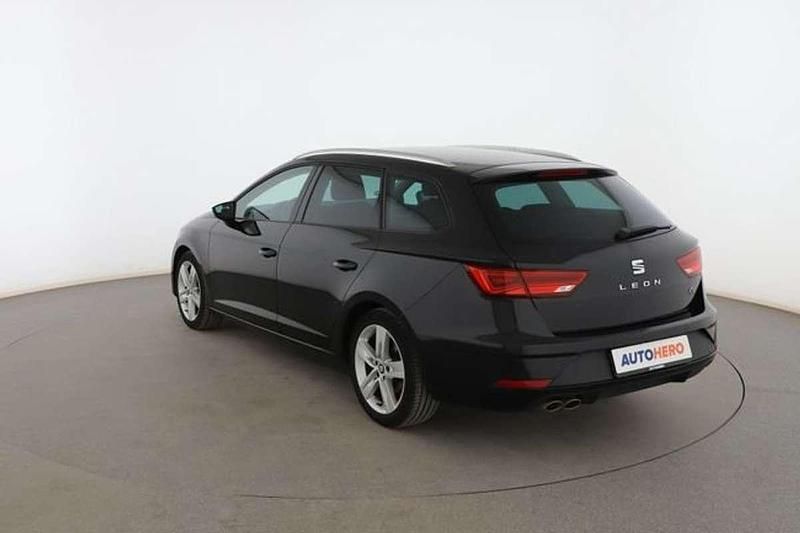 Usado Seat Leon FR 151 CV (111 kW) 2019 Negro Familiar