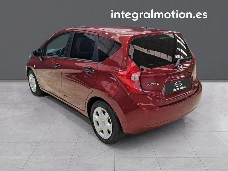 Usado Nissan Note Visia 89 CV (65 kW) 2014 Rojo Monovolumen