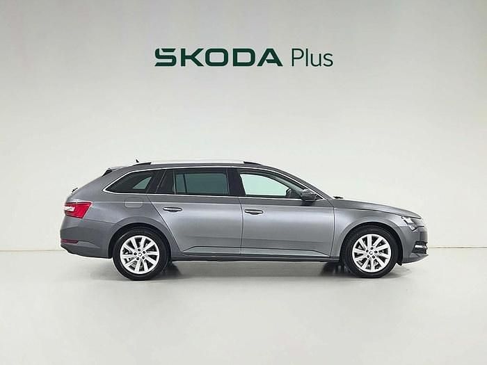 Usado Skoda Superb Ambition 150 HP (110 kW) 2023 Cinzento Carrinha