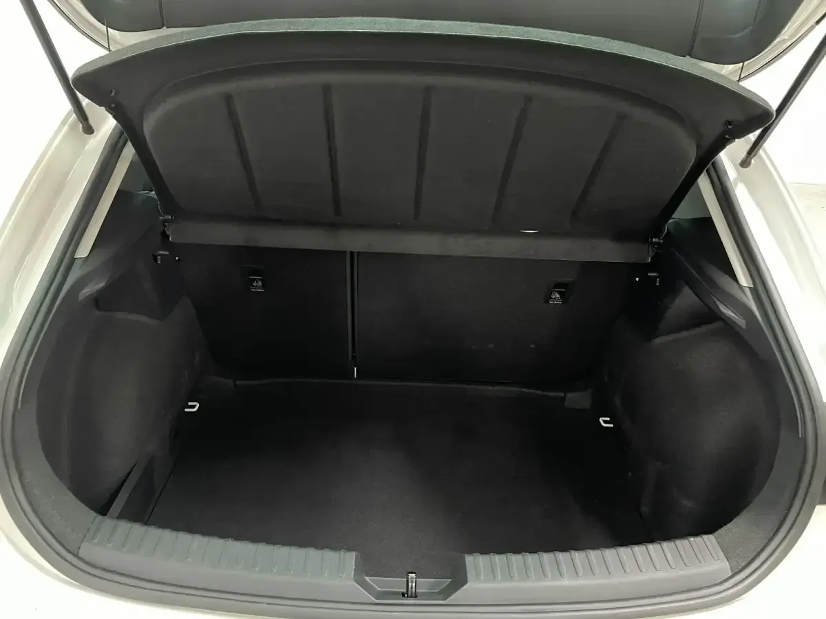 Usado Seat Leon Style 110 CV (80 kW) 2024 Blanco