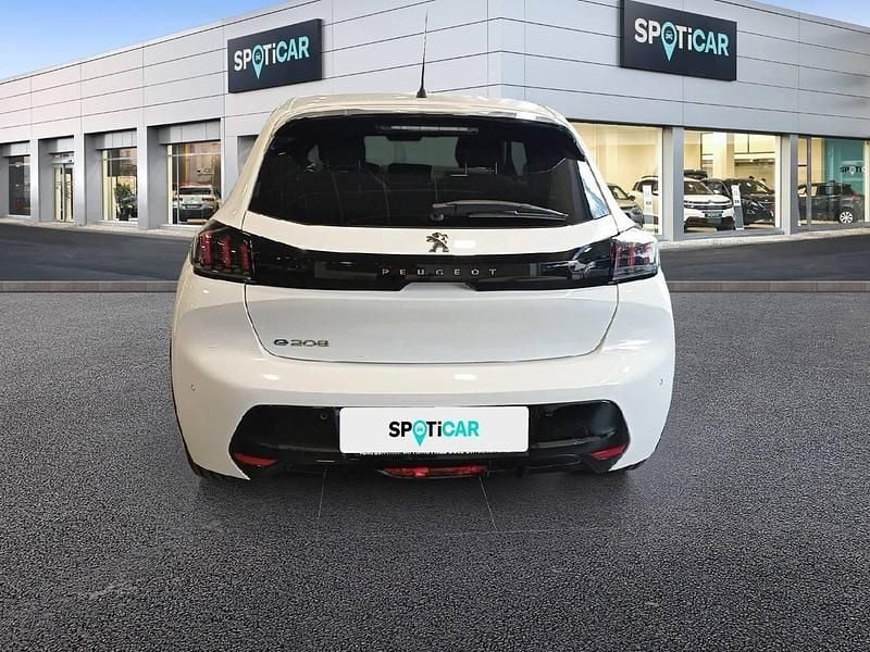 Usado Peugeot e-208 Allure 100 kW (136 CV) 2024 Blanco Utilitario