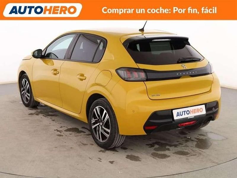 Usado Peugeot 208 Allure 102 CV (75 kW) 2020 Amarillo Utilitario