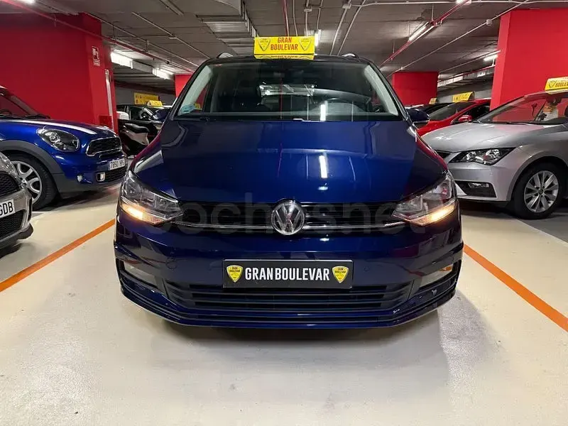Usado VW Touran Business 122 CV (89 kW) 2021 Azul Monovolumen