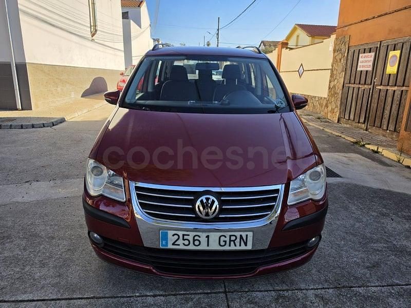Usado VW Touran Advance 105 CV (77 kW) 2010 Granate Monovolumen