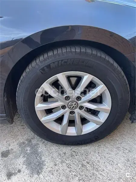 Usado VW Passat Advance 120 CV (88 kW) 2018 Negro Familiar