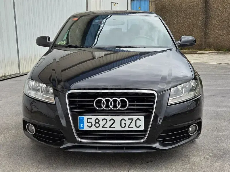 Usado Audi A3 Attraction 140 CV (102 kW) 2010 Negro Utilitario