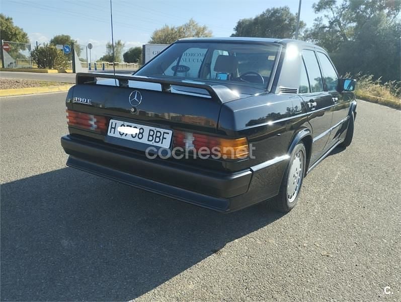 Usado Mercedes 190 126 CV (92 kW) 1985 Negro Berlina