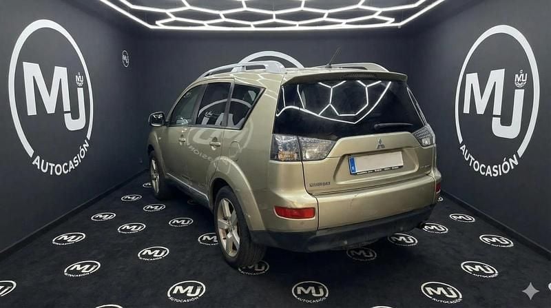 Usado Mitsubishi Outlander Intense+ 140 CV (102 kW) 2008 Beige SUV