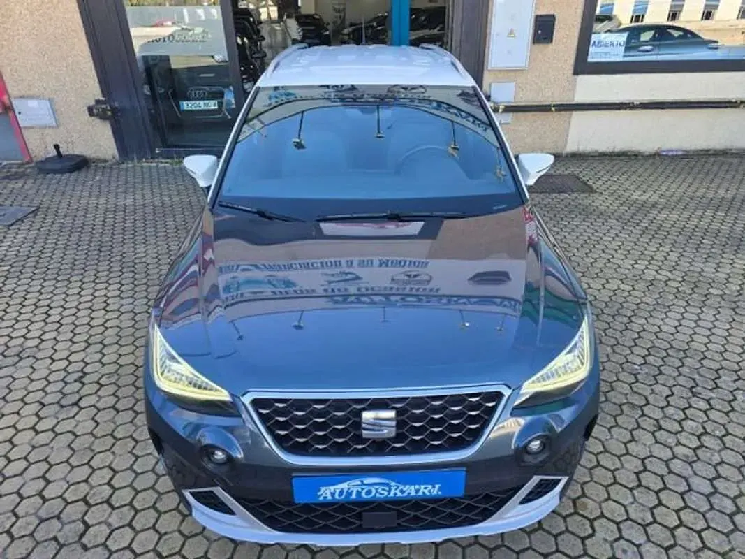 Usado Seat Arona Reference 110 CV (80 kW) 2022 Gris / plata SUV