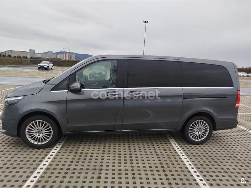 Usado Mercedes V220 Avantgarde 163 CV (119 kW) 2023 Gris / plata Monovolumen