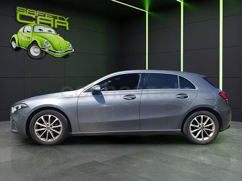 Usado Mercedes A180 116 HP (85 kW) 2018 Cinzento Sedan