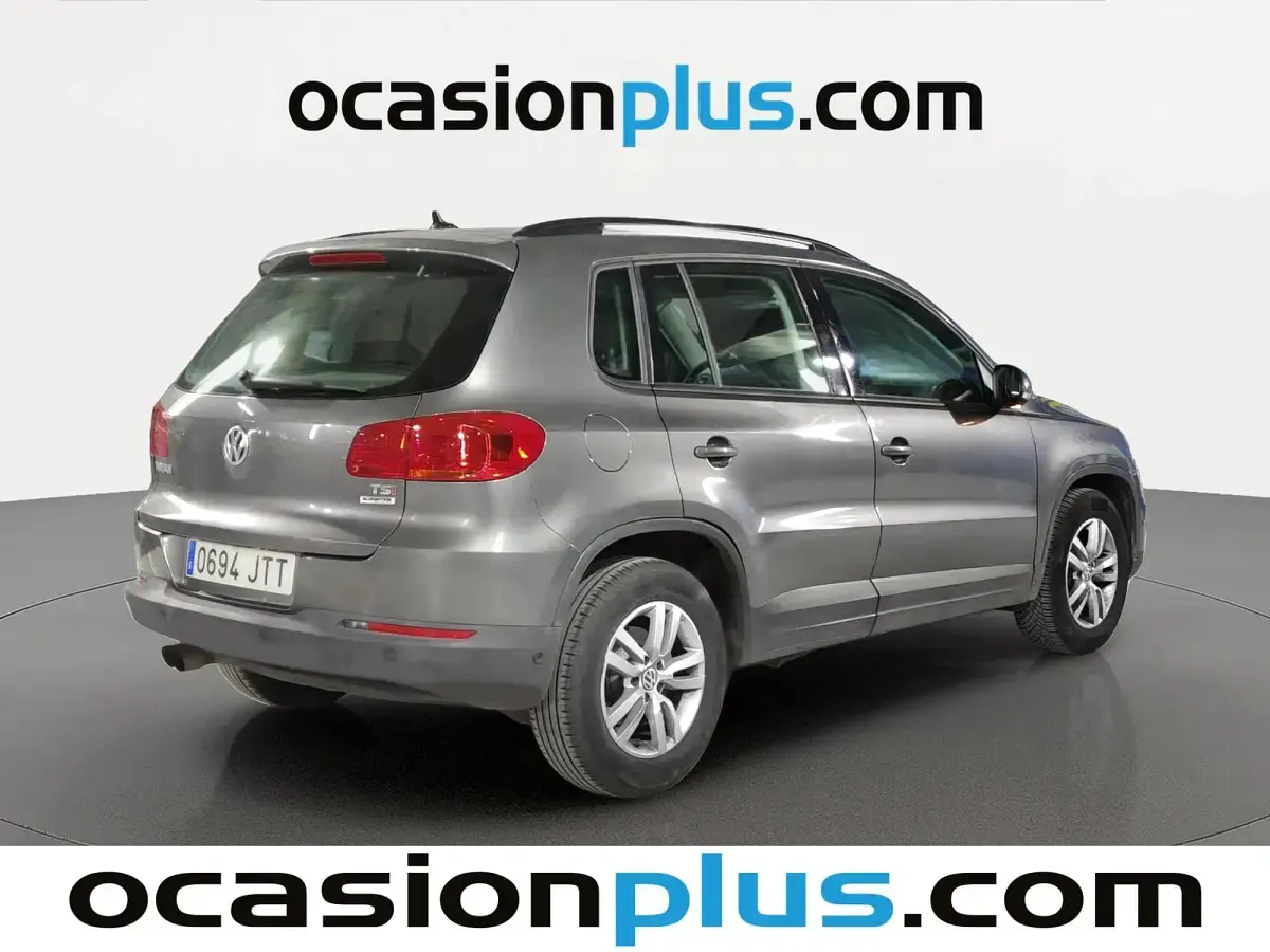 Usado VW Tiguan Advance 122 CV (89 kW) 2015 Gris SUV