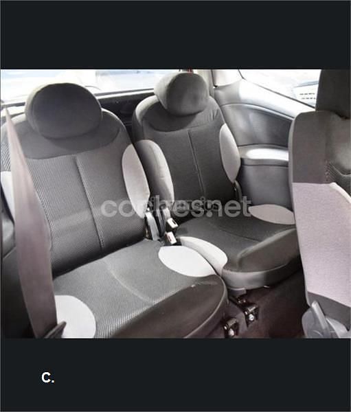 Usado Citroën C2 VTR Sport 75 CV (55 kW) 2004 Rojo Utilitario