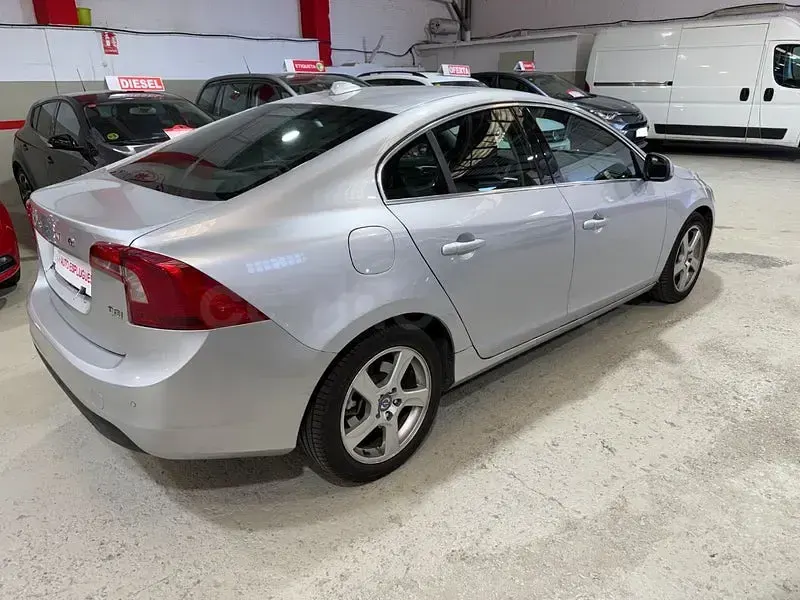 Usado Volvo S60 Summum 163 CV (119 kW) 2012 Gris / plata Berlina