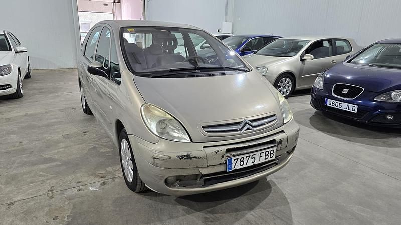 Usado Citroën Xsara Picasso Exclusive 92 CV (67 kW) 2006 Beige Monovolumen