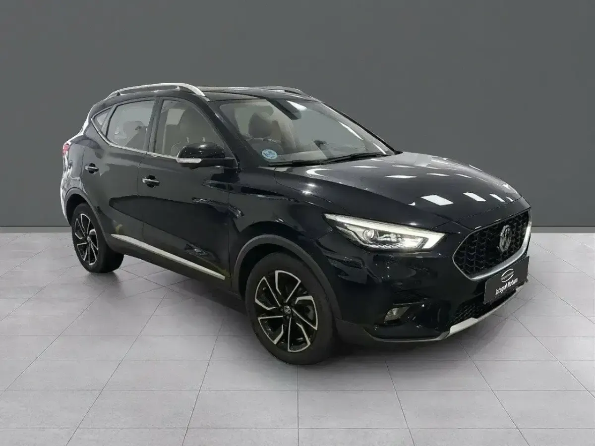 Usado MG ZS Luxury 111 CV (81 kW) 2022 Negro SUV