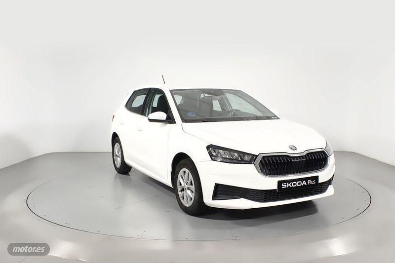 Blanco Usado 2023 Skoda Fabia Ambition Utilitario | 16.700 € (Un poco caro) - Imagen 1/4