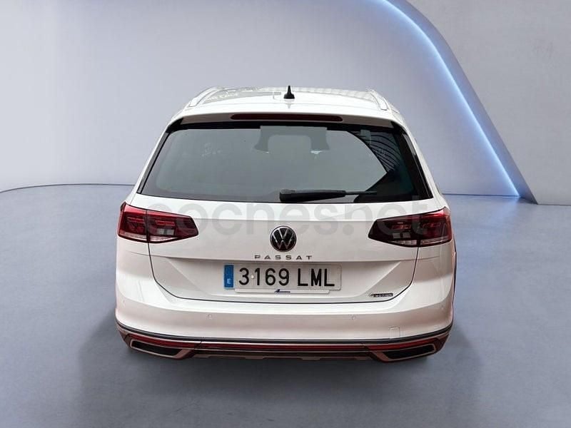 Usado VW Passat Alltrack 200 CV (147 kW) 2021 Blanco Familiar