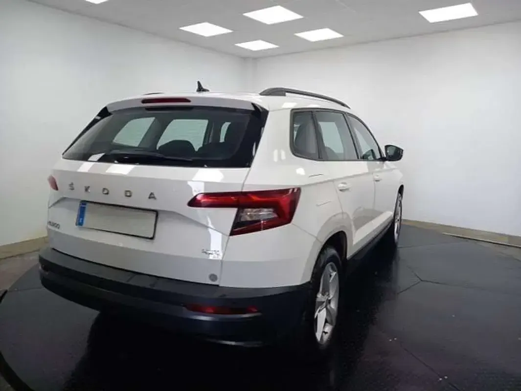 Usado Skoda Karoq Ambition 150 CV (110 kW) 2021 Blanco SUV