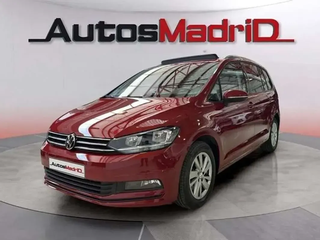 Usado VW Touran Advance 150 CV (110 kW) 2021 Rojo Monovolumen