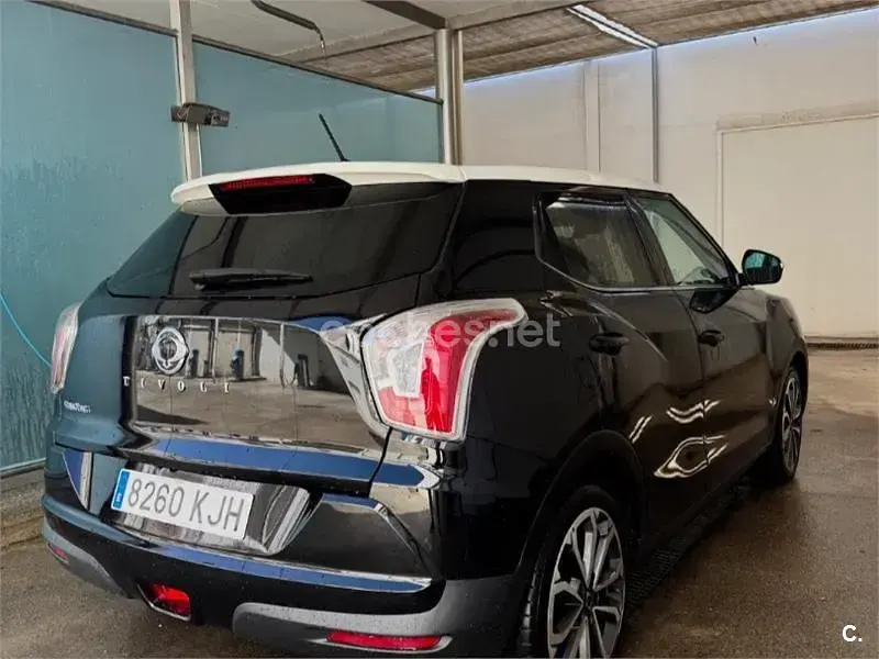 Usado SsangYong Tivoli Limited 115 CV (84 kW) 2018 Negro SUV
