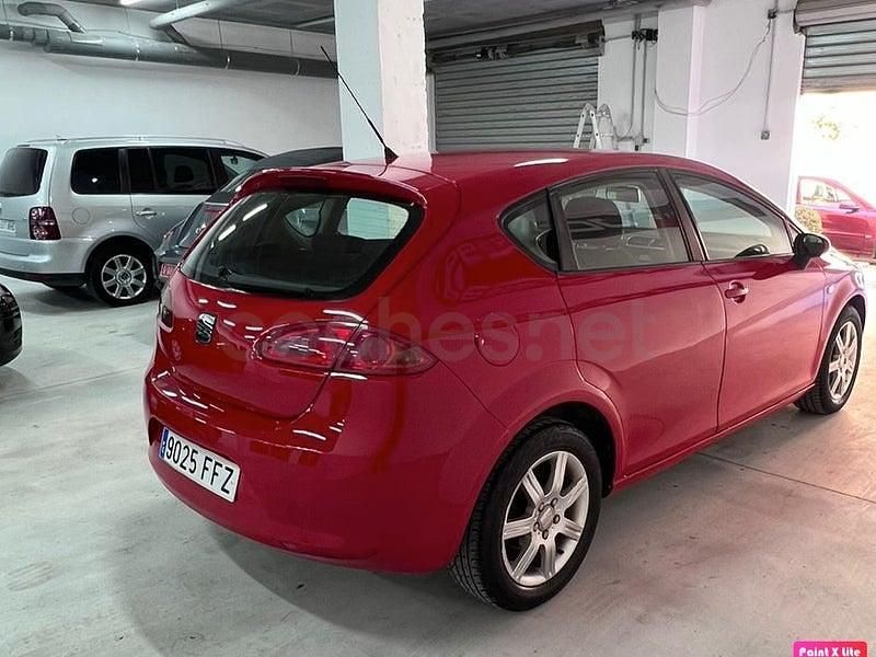 Usado Seat Leon Reference 105 CV (77 kW) 2006 Rojo Utilitario
