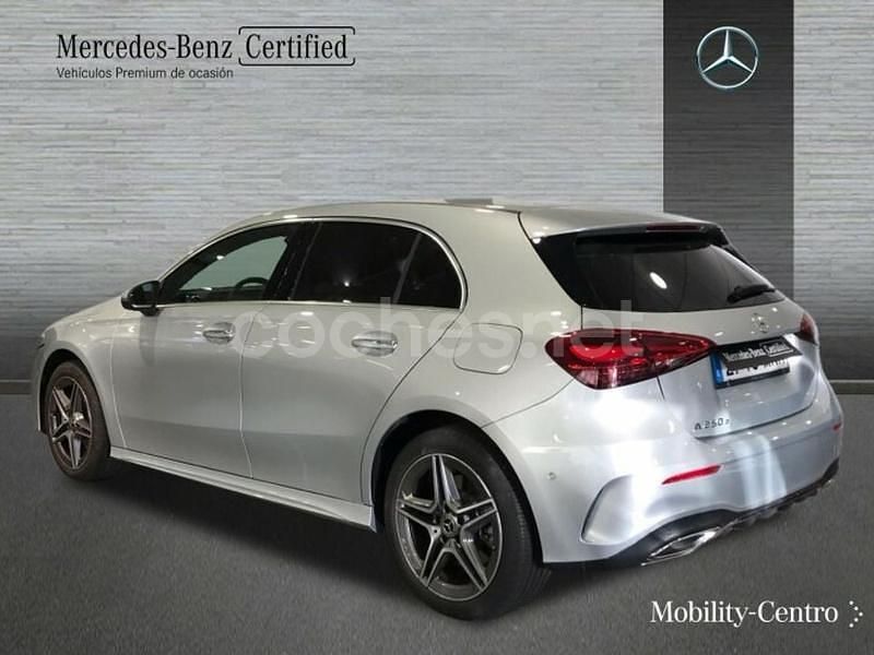 Usado Mercedes A250 AMG line 218 CV (160 kW) 2023 Plateado Berlina