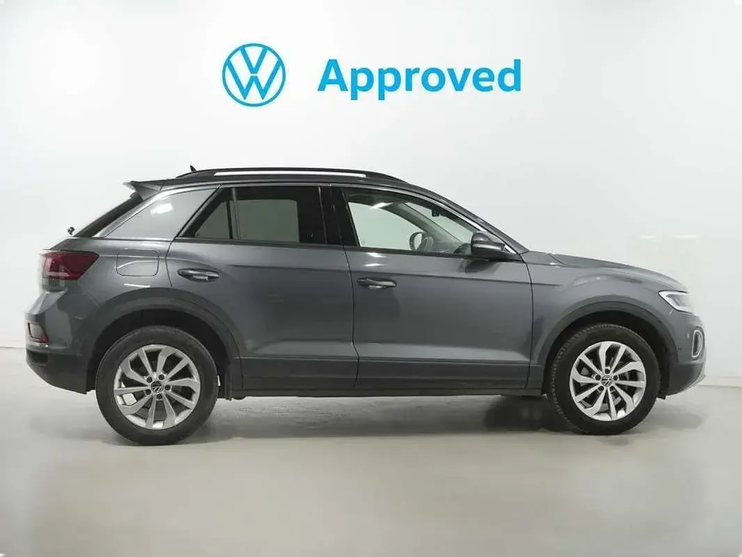 Usado VW T-Roc Life 150 CV (110 kW) 2023 Gris SUV