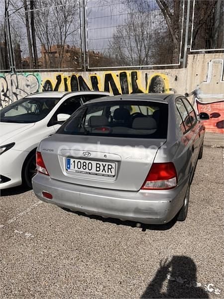 Usado Hyundai Accent GLS 102 CV (75 kW) 2002 Gris / plata Berlina