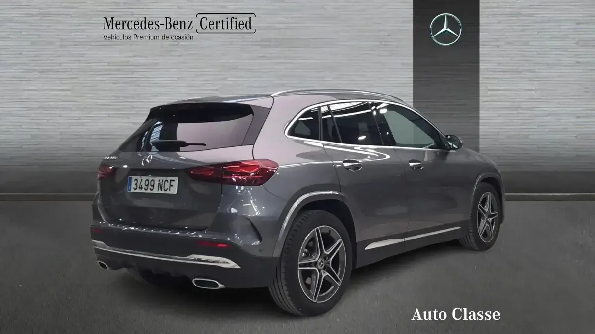 Begagnad Mercedes GLA200 AMG line 150 HK (110 kW) 2025 Grå SUV