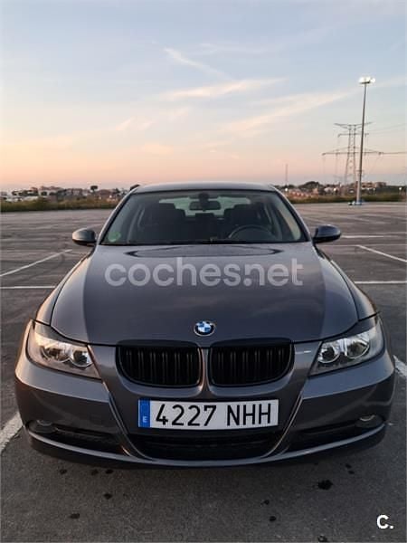 Usado BMW 318 129 CV (94 kW) 2006 Gris / plata Berlina