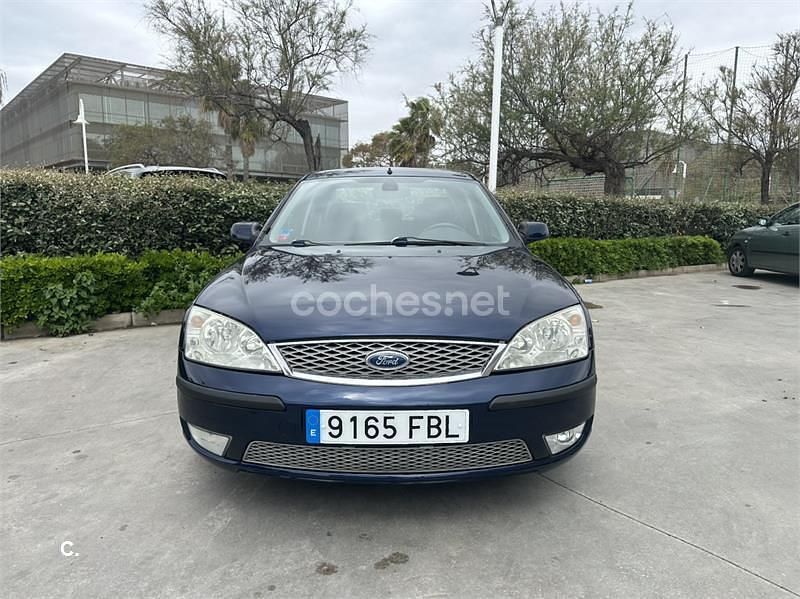 Usado Ford Mondeo Trend 130 CV (95 kW) 2006 Azul Berlina