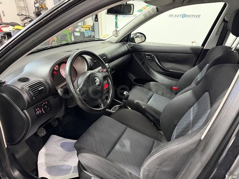 Usado Seat Leon 100 CV (73 kW) 2006 Negro Utilitario