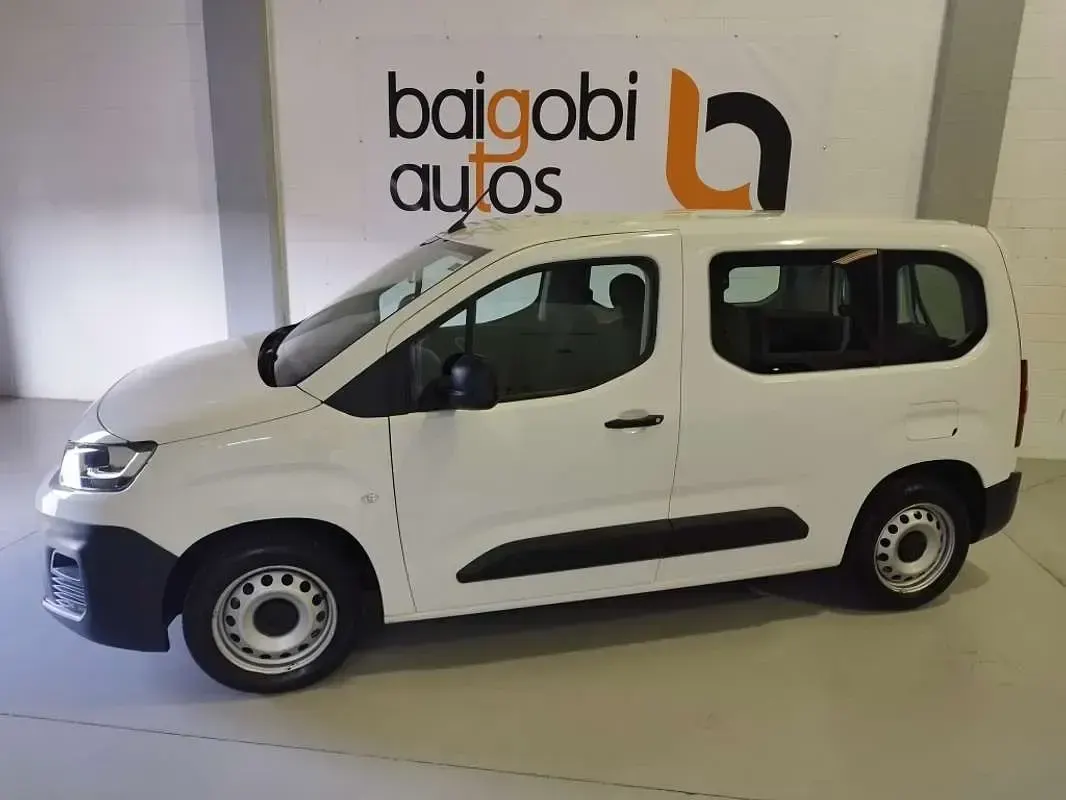 Usado Citroën Berlingo Live 102 CV (75 kW) 2021 Blanco Monovolumen