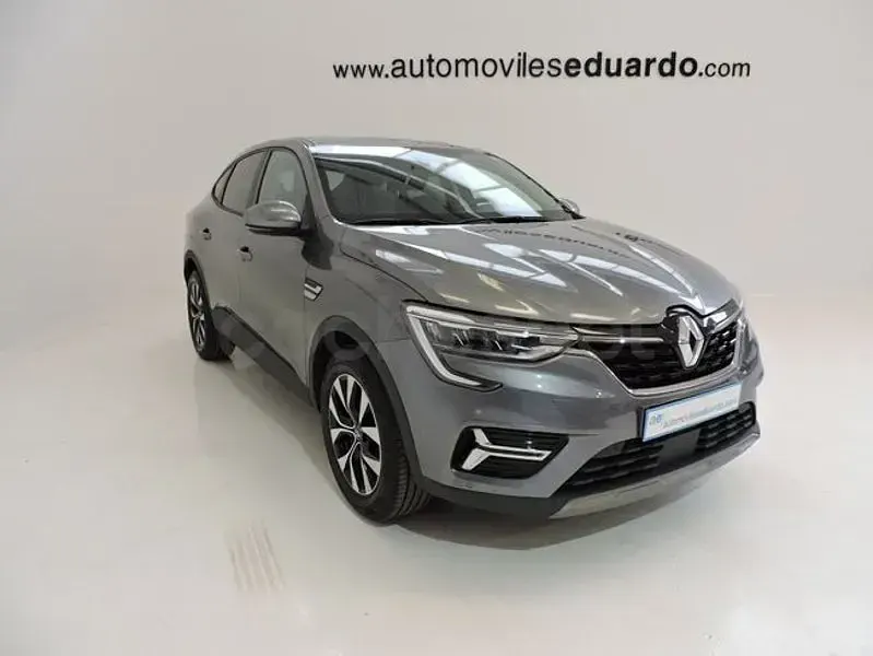 Usado Renault Arkana Intens 140 CV (102 kW) 2022 Gris / plata SUV