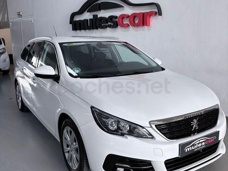 Usado Peugeot 308 SW Style 130 CV (95 kW) 2020 Blanco Familiar