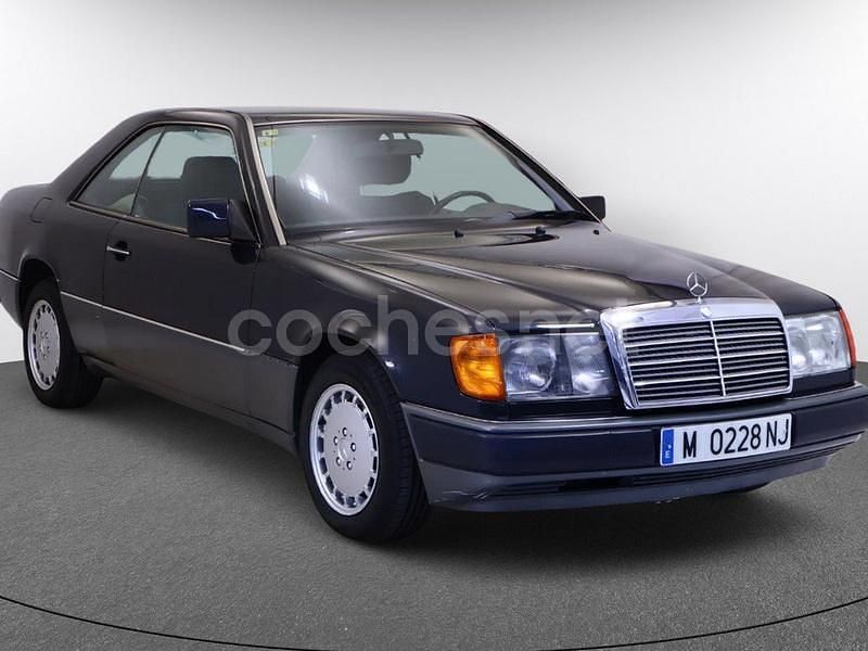 Usado Mercedes E320 220 CV (161 kW) 1989 Gris / plata Coupe