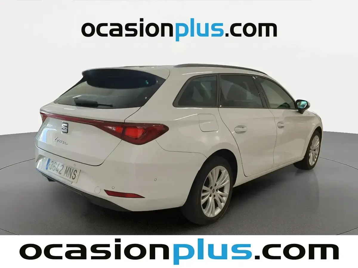 Usado Seat Leon Style 150 CV (110 kW) 2024 Blanco Familiar