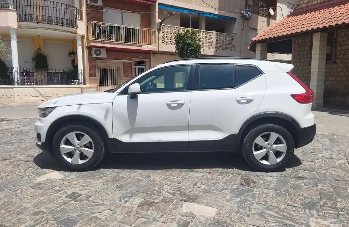Usado Volvo XC40 Momentum 150 CV (110 kW) 2020 Blanco SUV