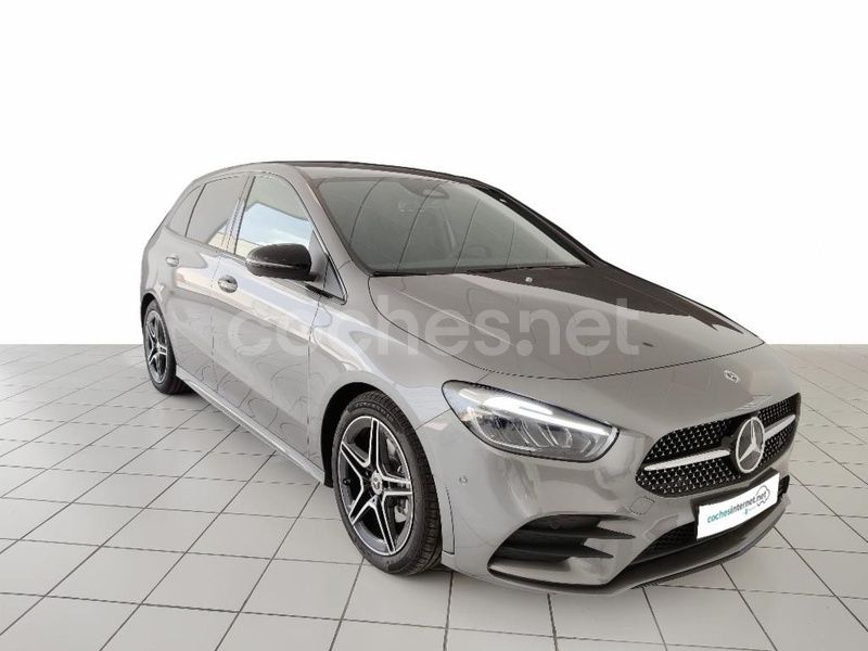 Gris / plata Usado 2025 Mercedes B180 Monovolumen | 41.900 € - Imagen 1/4